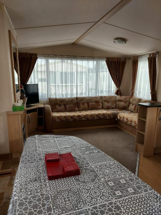 6 Berth Pet Friendly Caravan On Sandy Glade Berrow Экстерьер фото