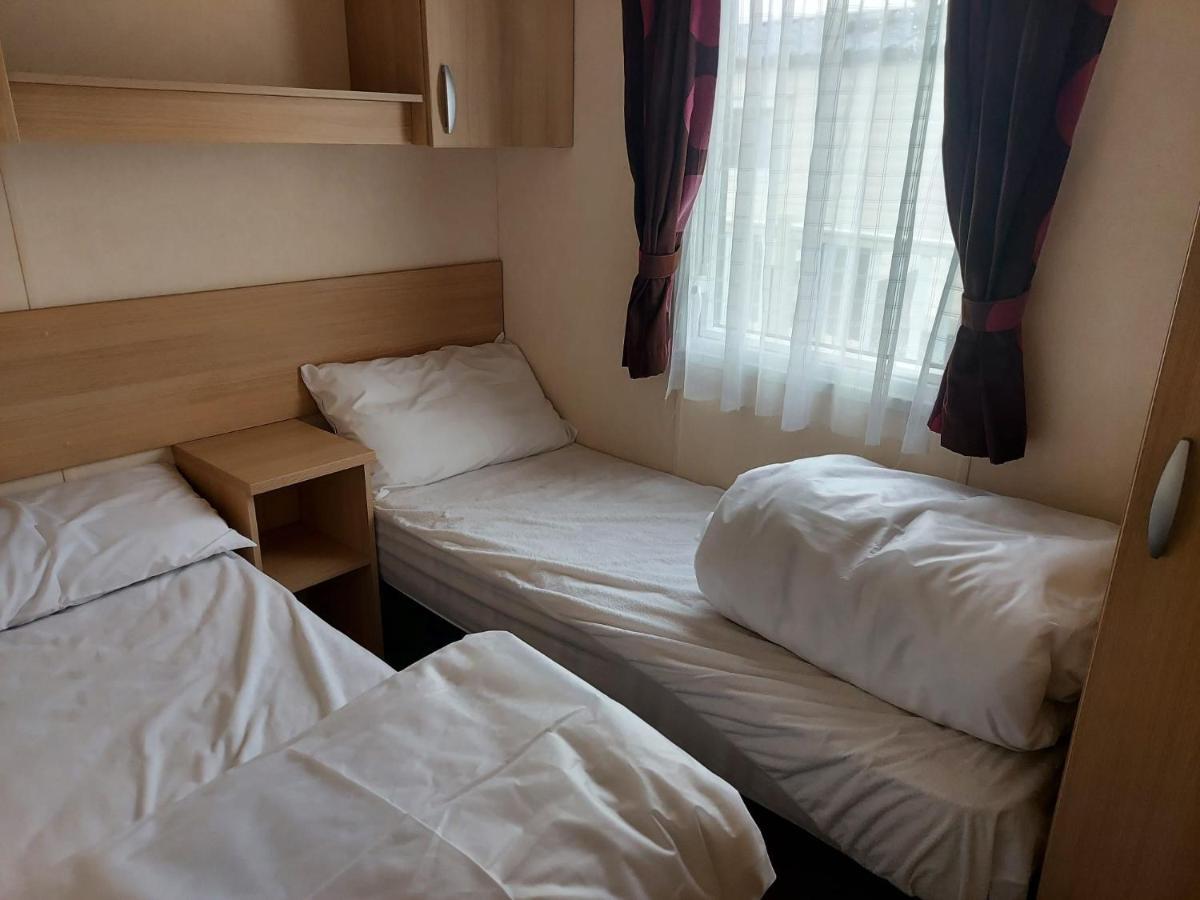 6 Berth Pet Friendly Caravan On Sandy Glade Berrow Экстерьер фото
